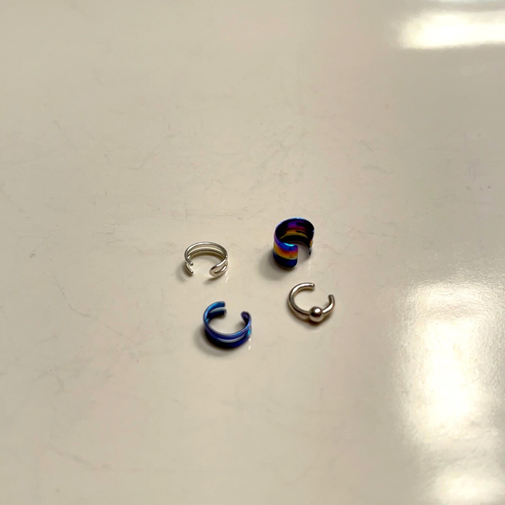 EARLY 2000’S 4 PACK OF EAR CUFFS- EARLY 2000’S